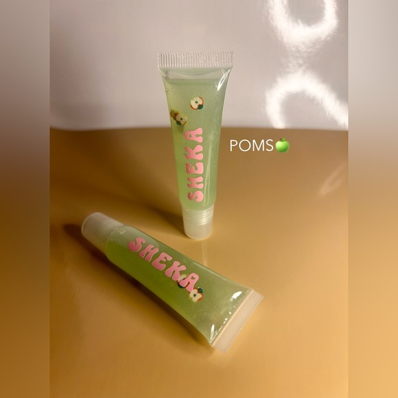 HandMade Lip gloss. Follow us on tiktok: shekaboutique.com 🫶🏼❤️ - Picture 2 of 5